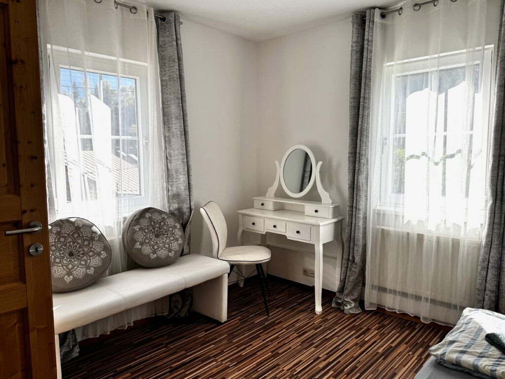 Schminktisch im Schlafzimmer